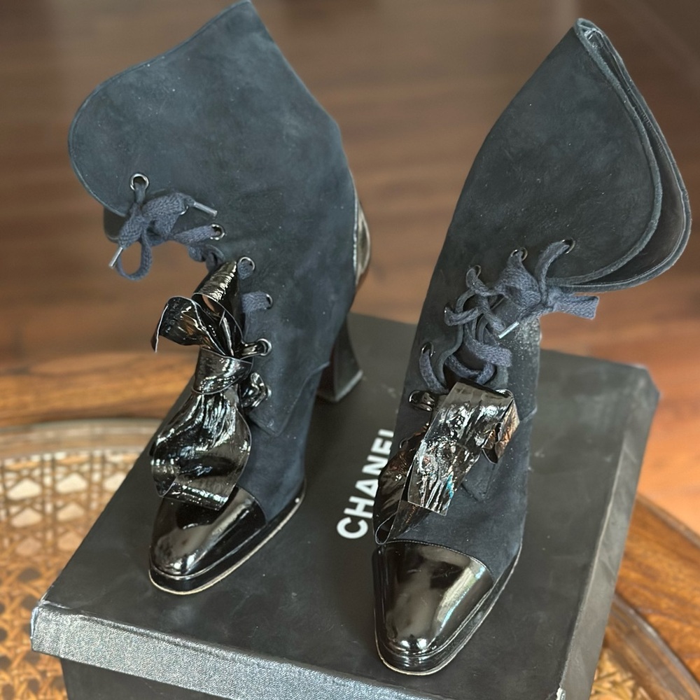 Chanel Vintage Boots size 39/8.5 - Picture 3 of 14